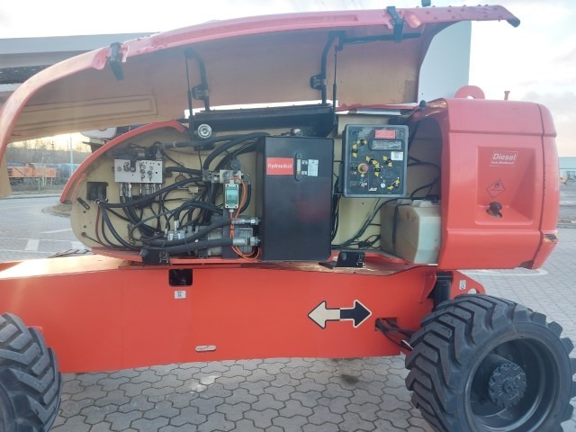 Sold - Articulated Boom Lift - View 3